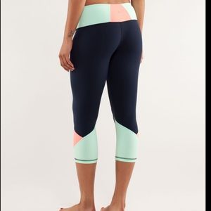 Lululemon embody crop 🦄🦄